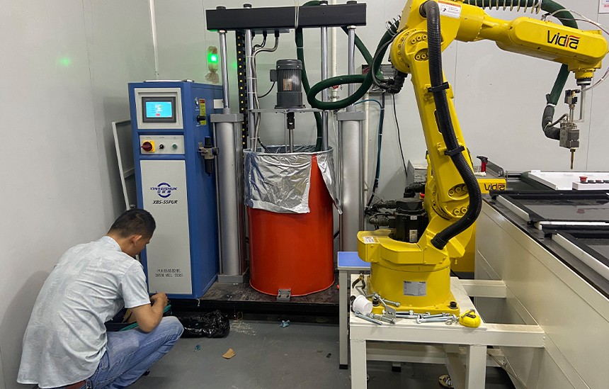 家电行业-洗衣机盖板涂胶